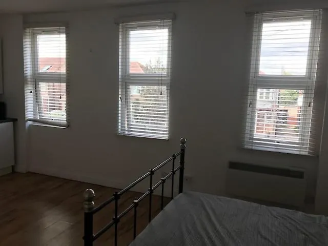Lovely Studio Near Heathrow - 77Vfr4 0*, Cranford Velká Británie