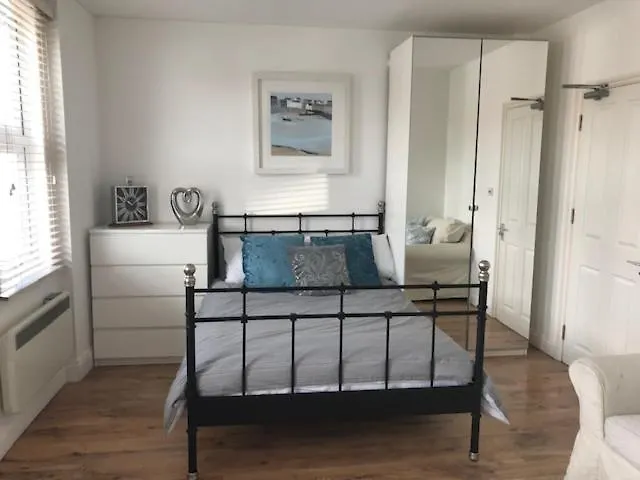 Lovely Studio Near Heathrow - 77Vfr4 0*, Cranford